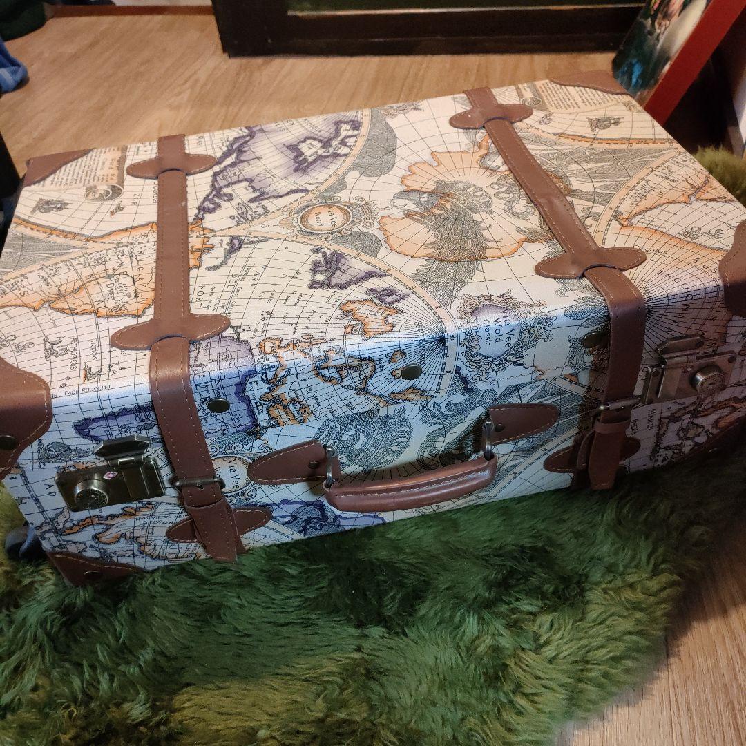 インテリアにオシャレな地図のトランク ボストンバック ニトリ 無印良品