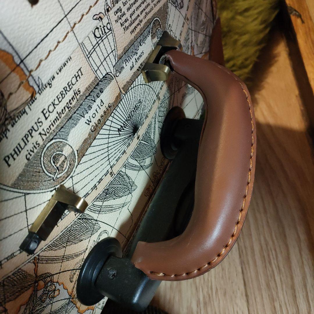 インテリアにオシャレな地図のトランク ボストンバック ニトリ 無印良品