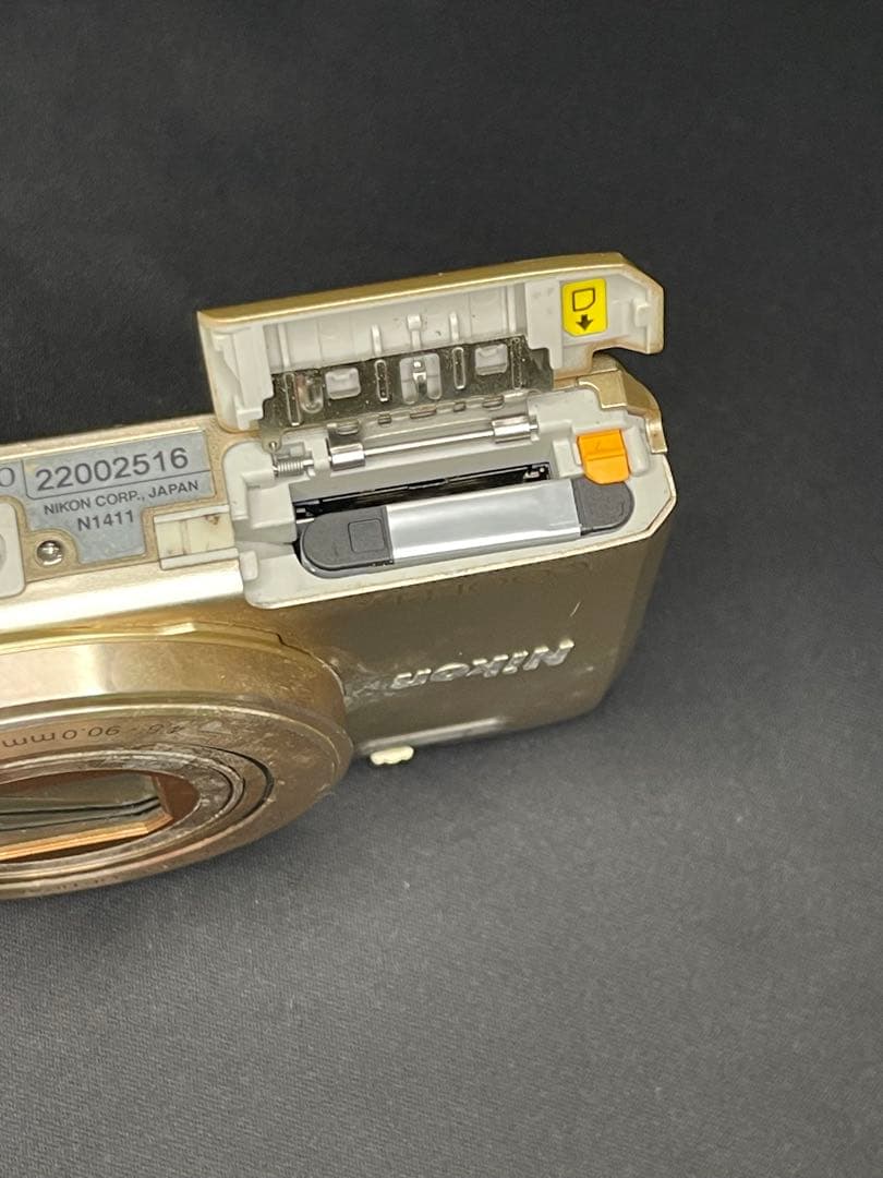 Nikon COOLPIX S7000　ゴールド