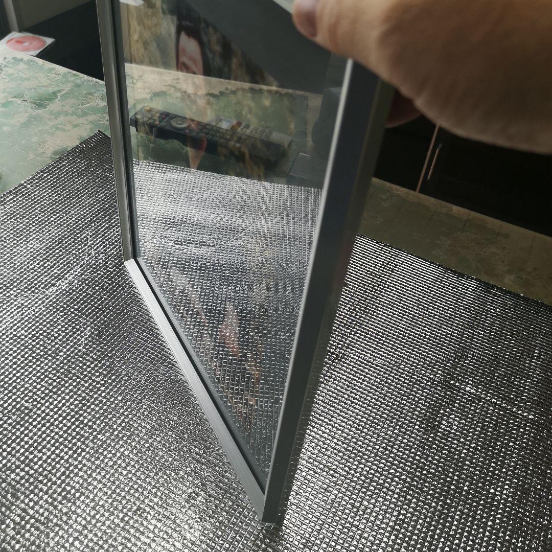 大自然の中で、座禅を組み笑いの高橋信次先生の生写真　大サイズ