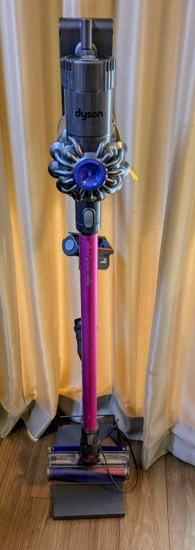 ダイソン dyson v6 fluffy 掃除機 スタンド付　アタッチメント付