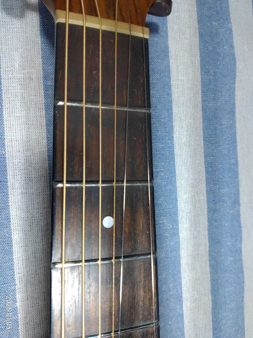 Morrisのカッタウェイ・アコースティックギターS-30ハードケース付きです。