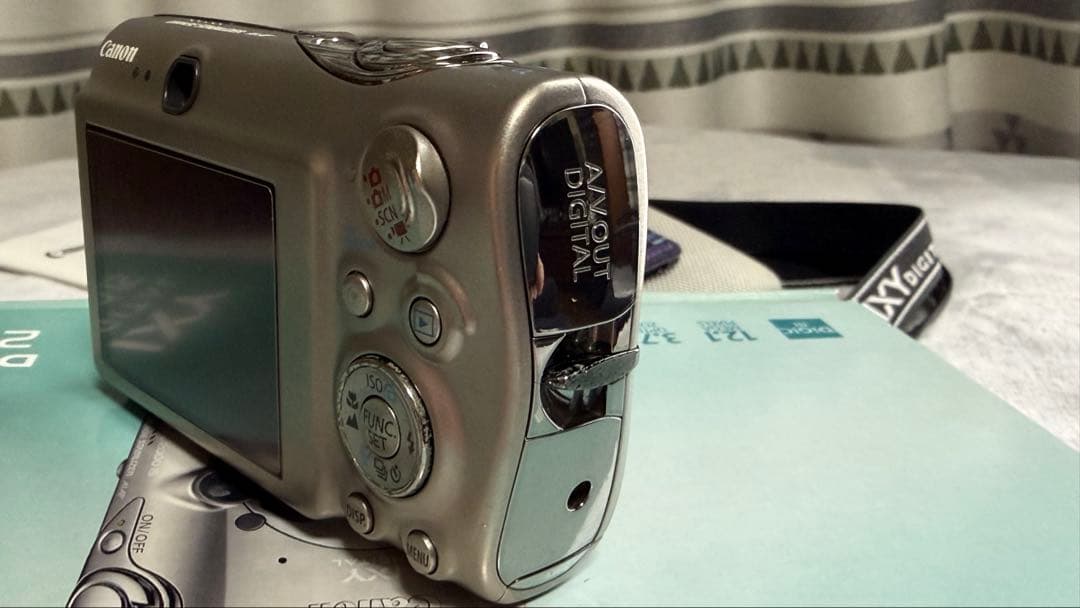 Canon IXY DIGITAL 2000IS 本体と付属品