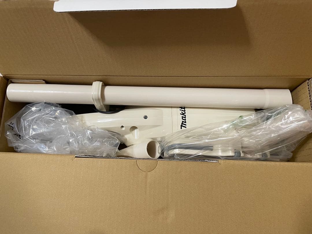 マキタ　充電式クリーナー　CL116DWI