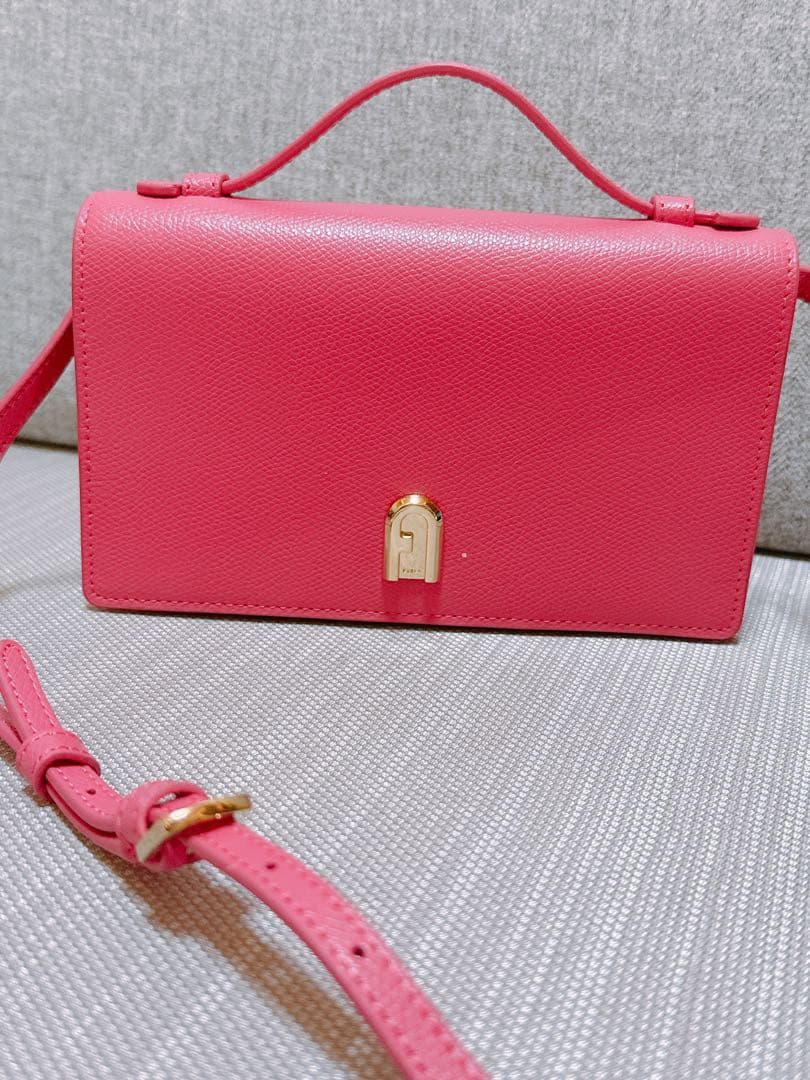 FURLA ピンク レザー ショルダーバッグ クロスボディ