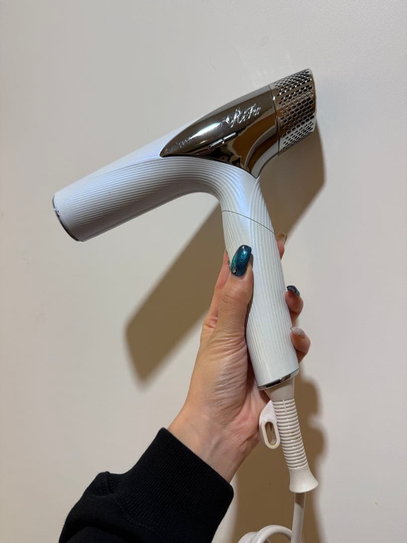 ホワイト ヘアドライヤー デザイン