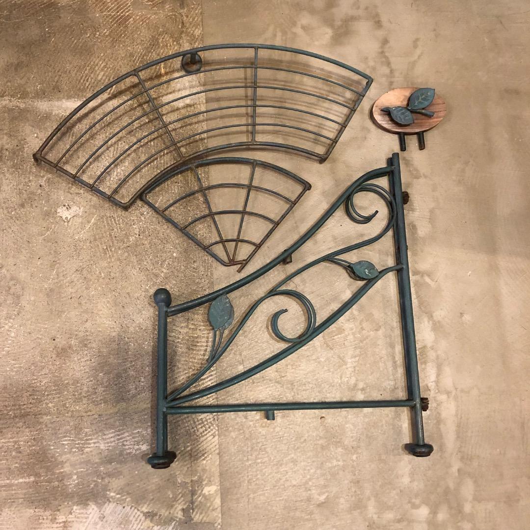昭和レトロ　アイアン　コーナーラック　古道具　飾り棚　三角コーナーラック　収納
