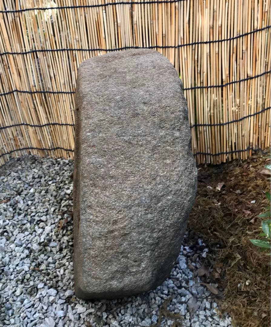 【天然自然石・扇型石灯篭・オブジェ・坪庭灯篭・足元灯篭】庭石・置物・ガーデニング