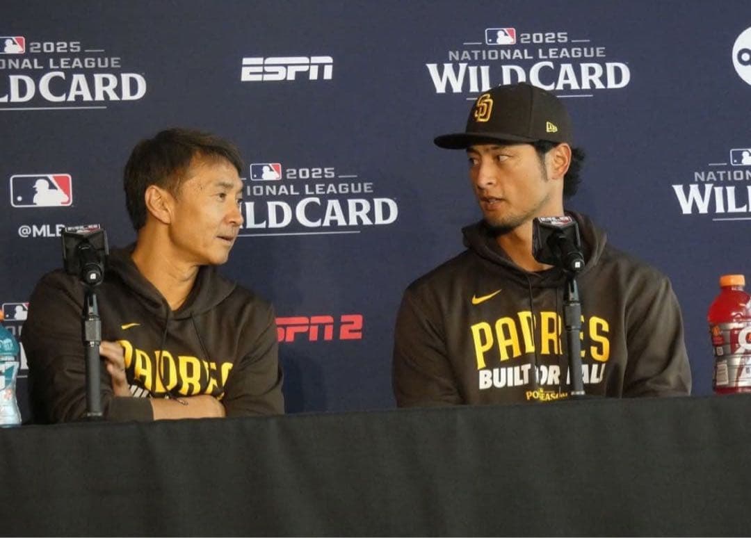 2025ポストシーズン限定パーカー Sサイズ