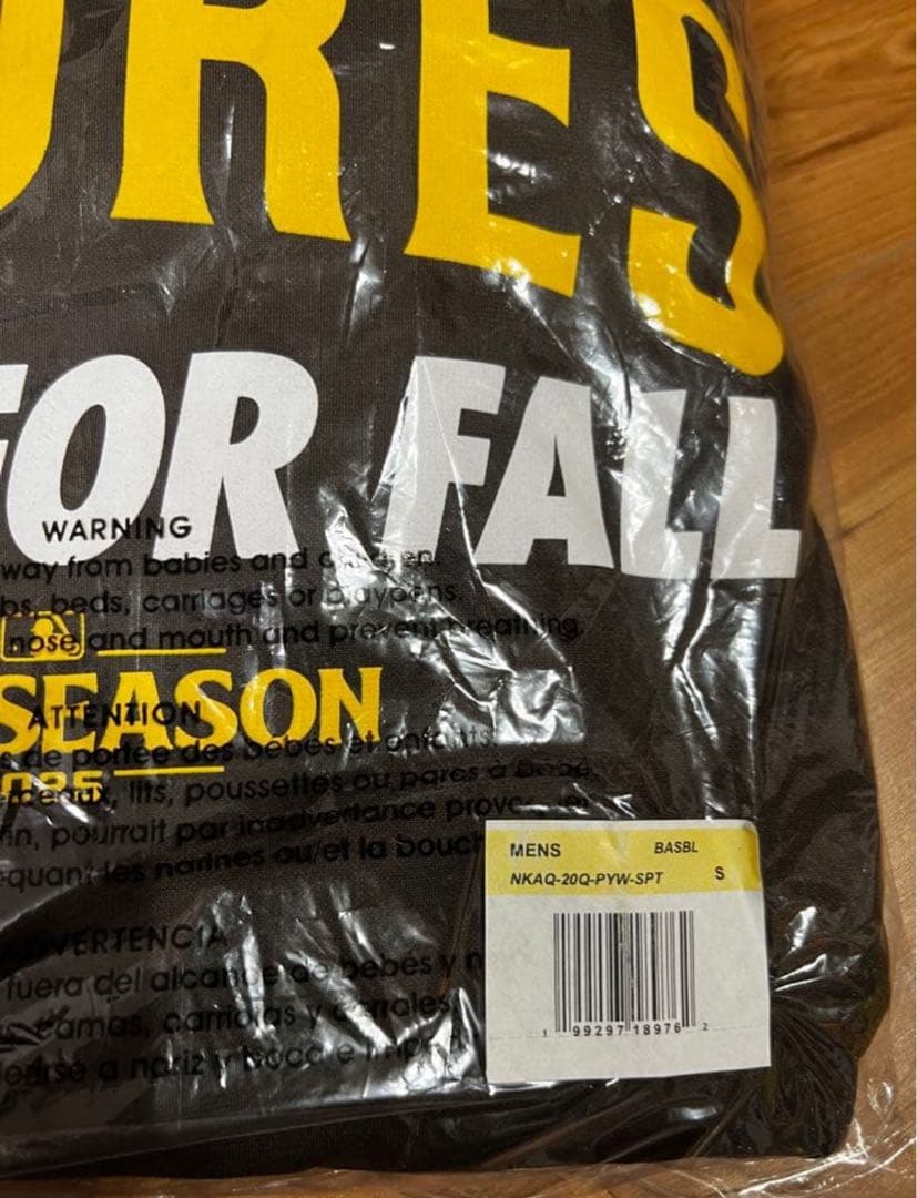 2025ポストシーズン限定パーカー Sサイズ