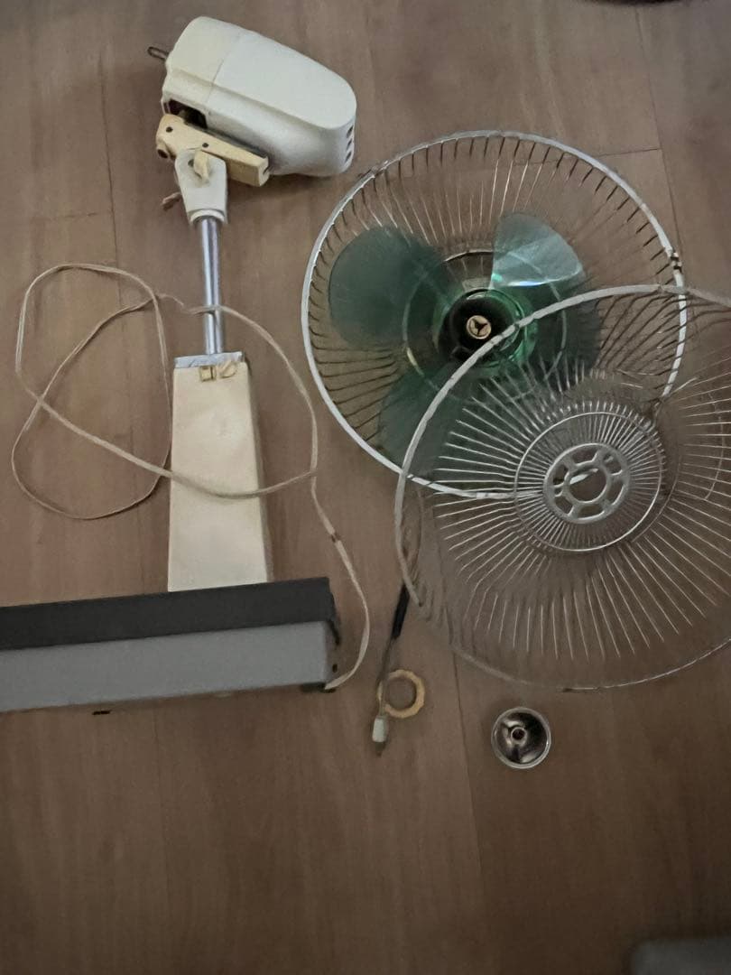 アンティーク扇風機スイッチ光る昭和レトログリーン扇風機コード修理品撮影用品動作可