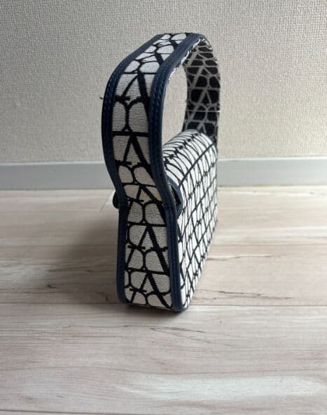 Valentino ショルダーバッグ ホワイト/ブラック