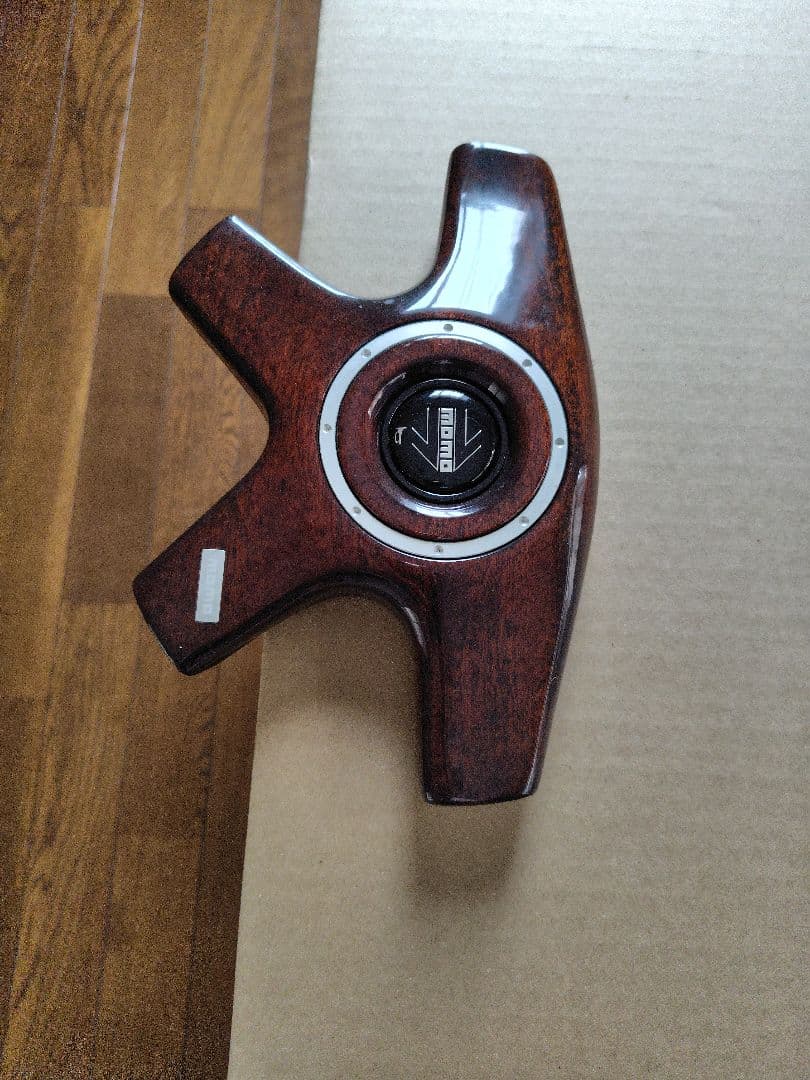 モモダークウッドハンドル 4本スポーク フルパッド付き