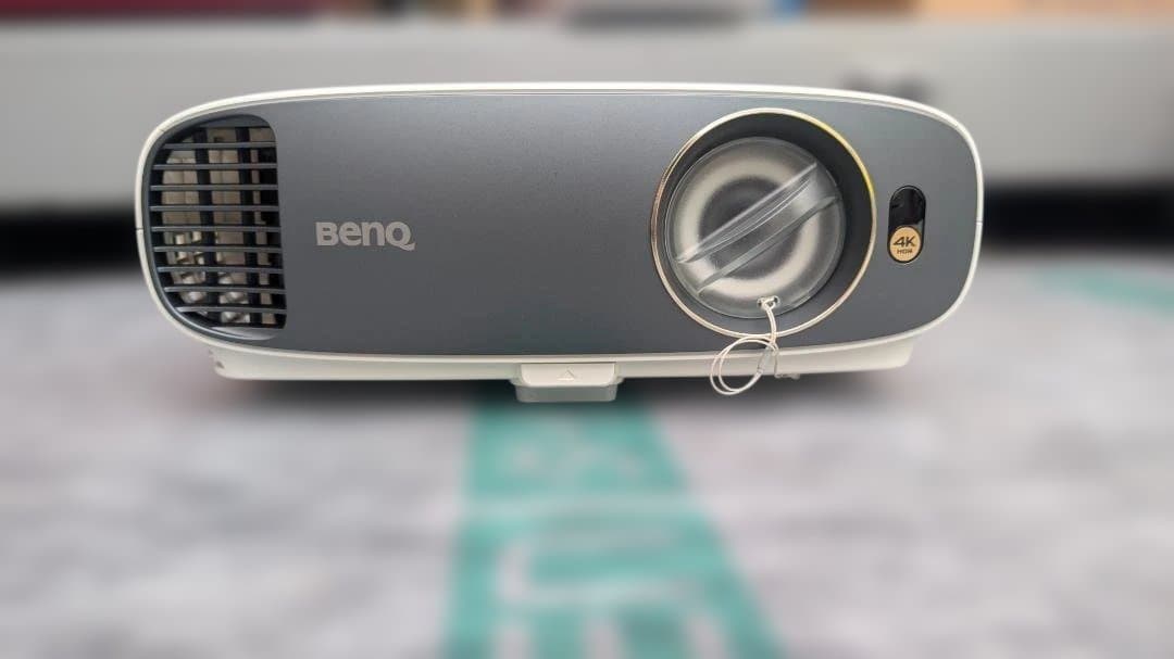 BENQ HT2550　4Kプロジェクター 本体