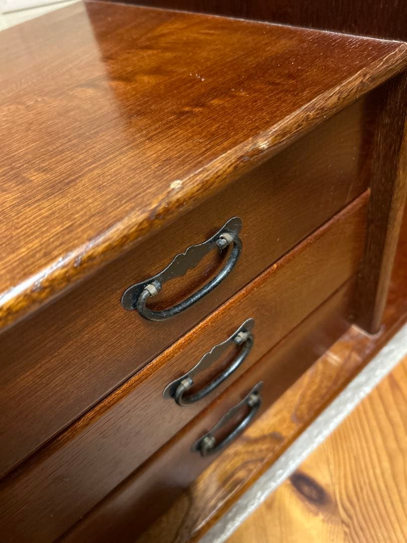 アンティーク　段違い　木製キャビネット ガラス扉付き 小引き出し3段