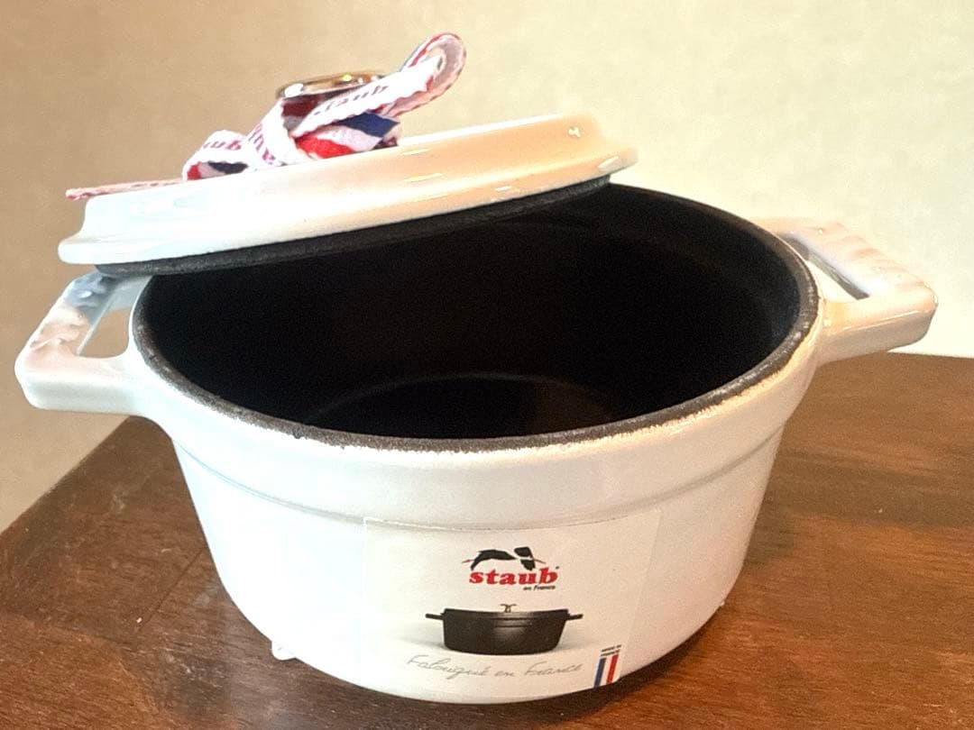 ストウブSTAUB完売ホワイトココットラウンド１０ｃｍ新品未使用 生涯保証＆箱付