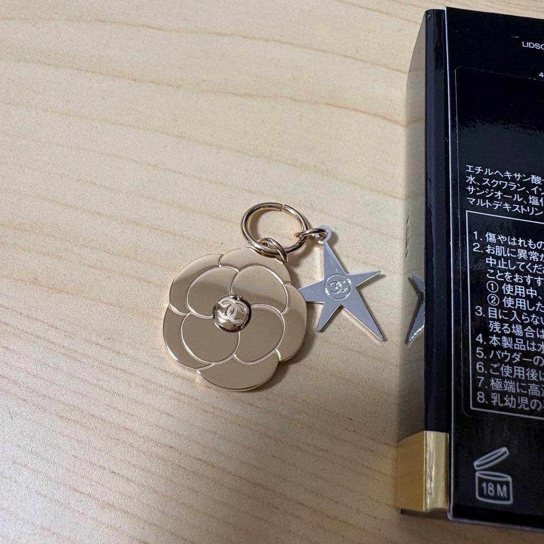 新品未使用　CHANEL レ キャトル オンブルブトン209 ホリデーチャーム付