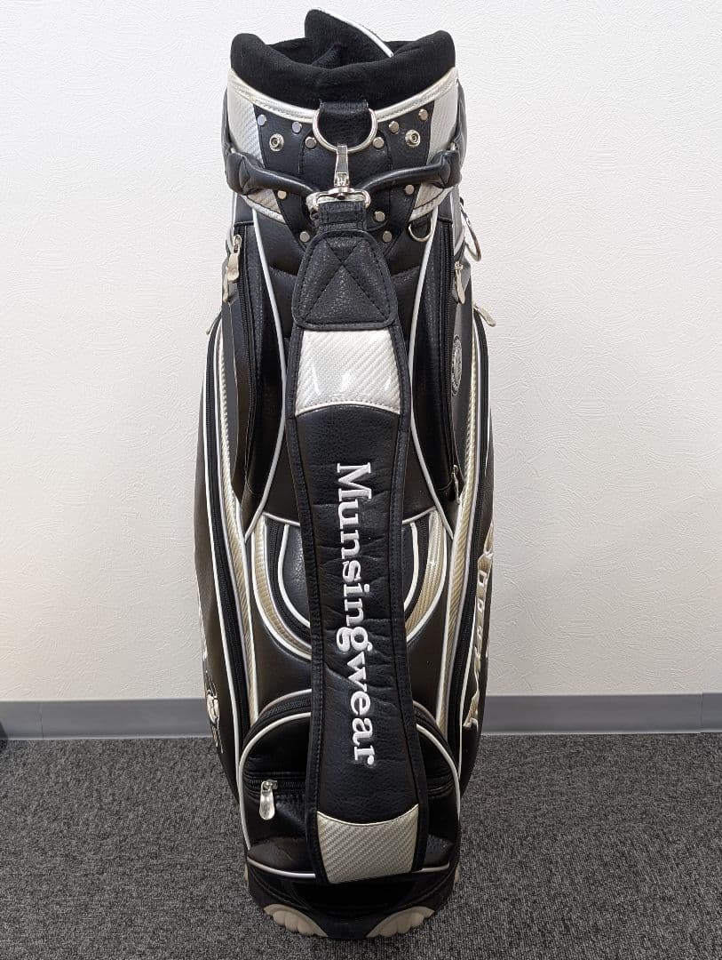 【Munsingwear】 キャディバッグ ブラック・シルバー