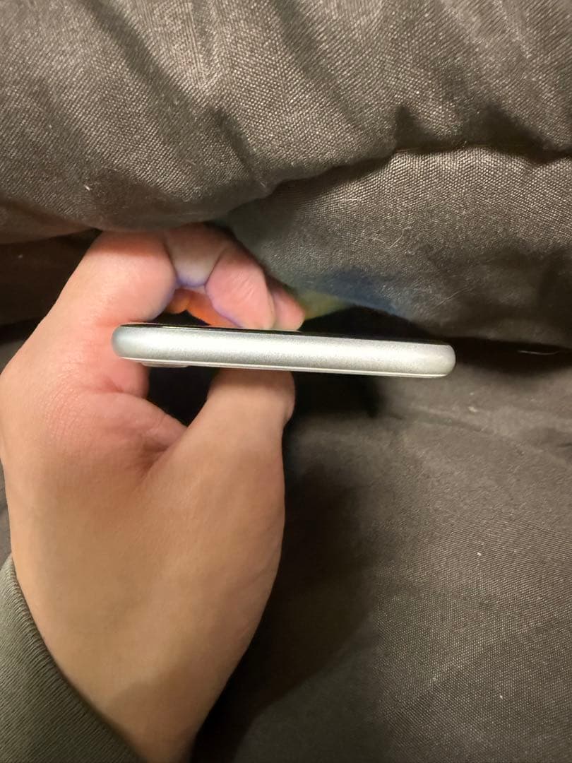 iPhone SE 2 128GB ホワイト SIMフリー純正バッテリー87%