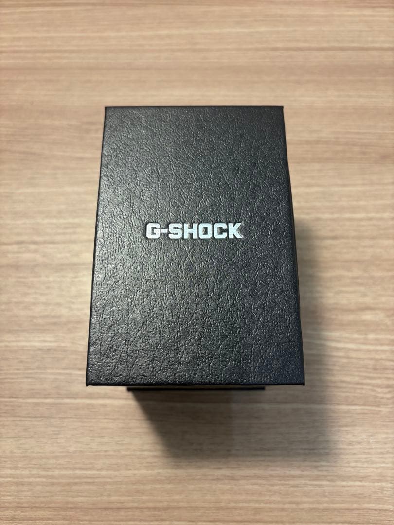 極美品　カシオ　G–SHOCK GM−2100–1AJF シルバー