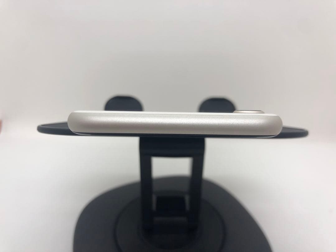 Apple iPhone SE(第3世代)ホワイト 本体