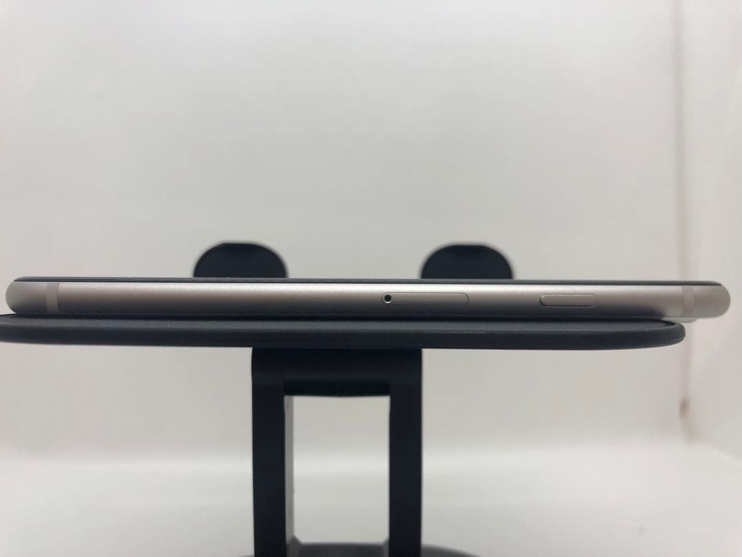 Apple iPhone SE(第3世代)ホワイト 本体