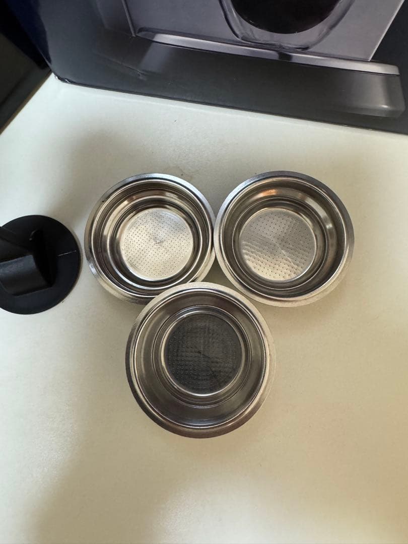 DeLonghi Dedica EC680M エスプレッソマシン