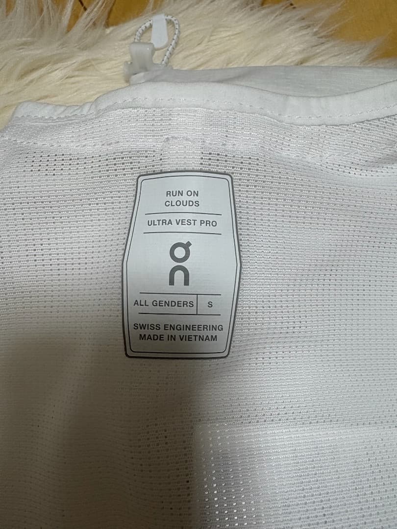 on Ultra Vest Pro　ウルトラベストプロ　S ランニングザック