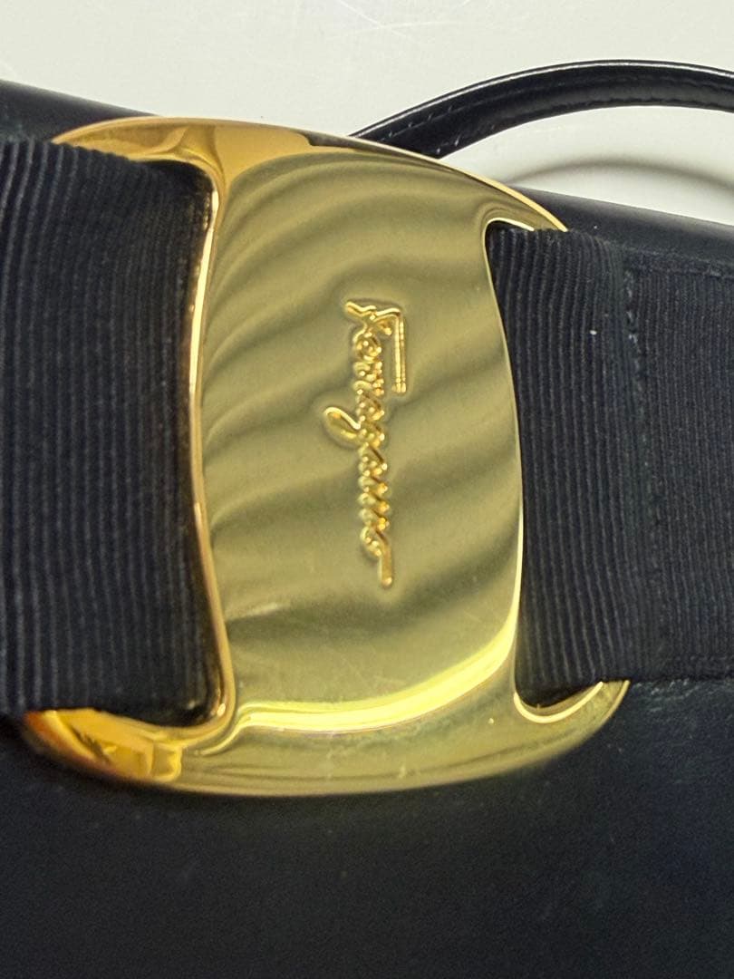 【極美品】【ヴィンテージ】サルバトーレフェラガモ　ショルダーバッグ　ブラック