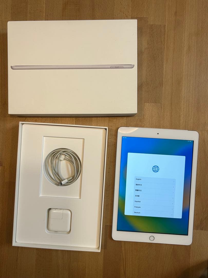 iPad(第5世代) シルバー32GB WiFi+Cellularモデル