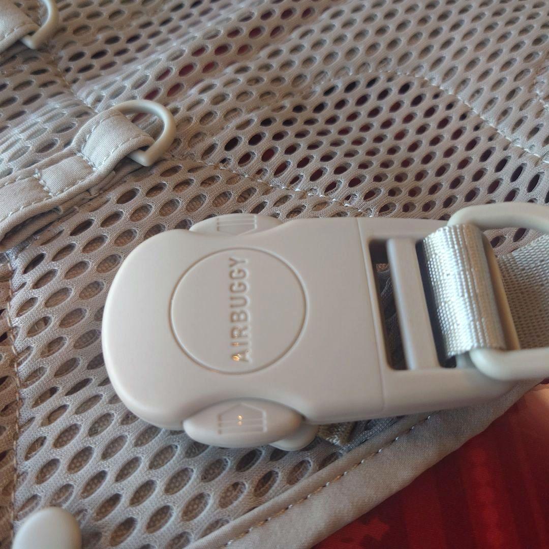 【美品】AIRBUGGY エアバギーベビーキャリア 抱っこ紐　サンドアッシュ
