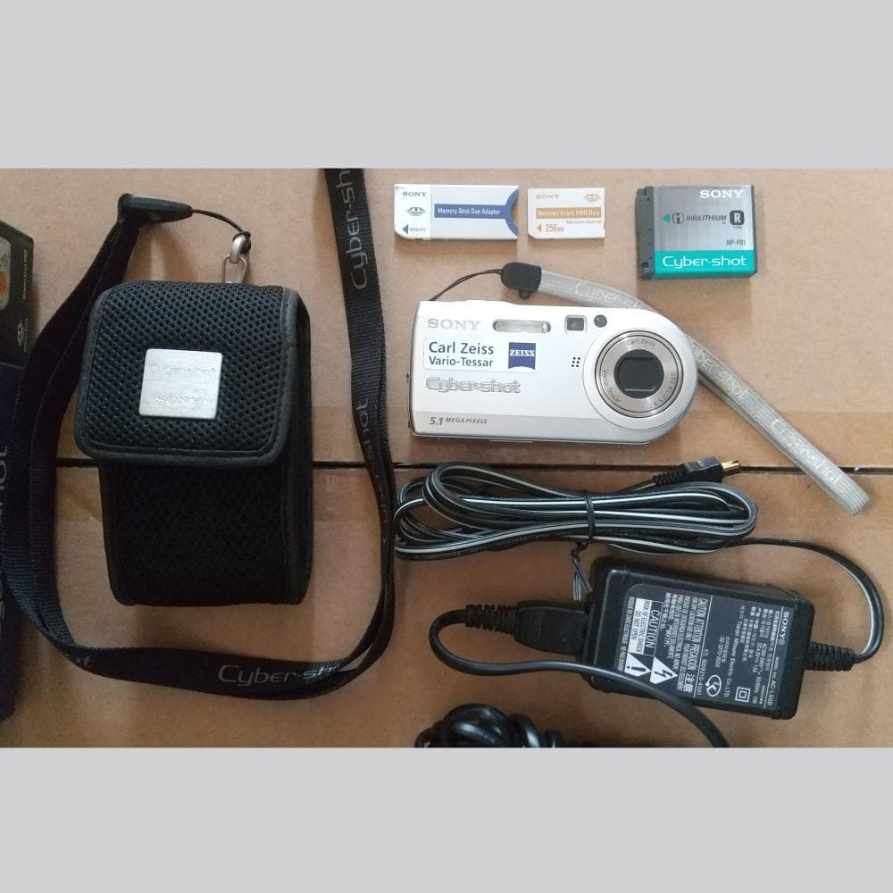 Sony Cyber-shot DSC-P100 ソニーデジタルカメラ