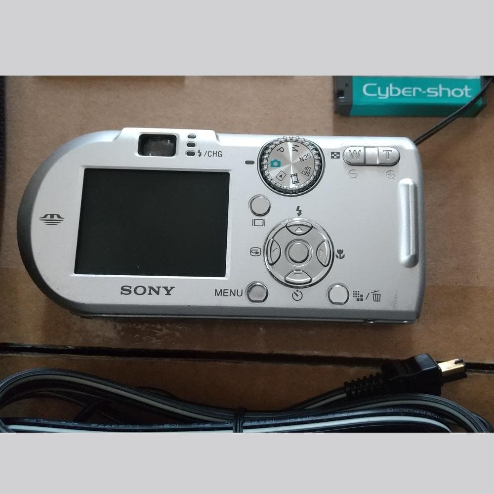 Sony Cyber-shot DSC-P100 ソニーデジタルカメラ