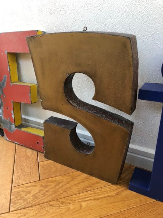 フランスのビンテージ看板文字KIDIMO 「DESIGN」