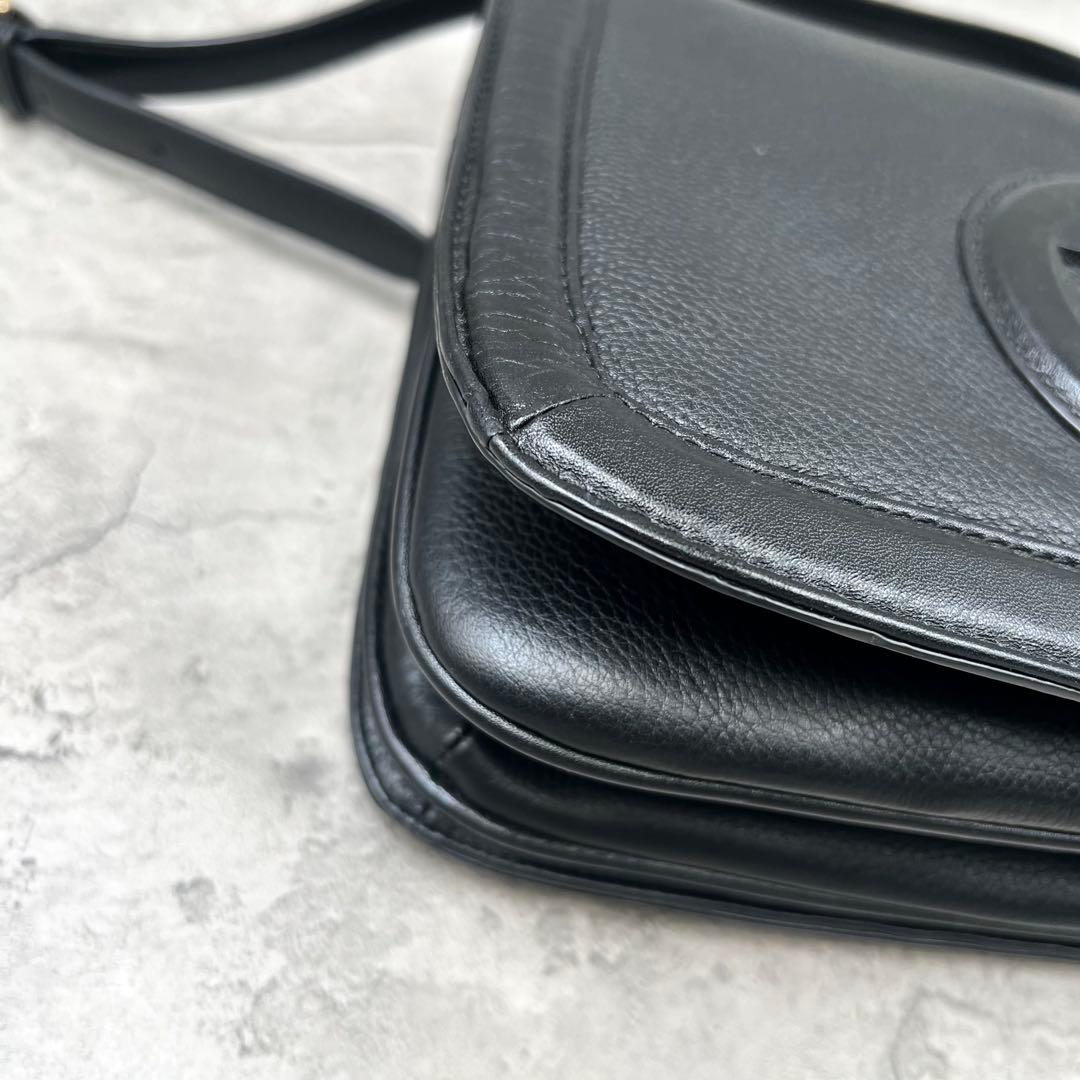 極美品✨トリーバーチ　ショルダーバッグ　デカロゴ　フラップ　レザー　ブラック