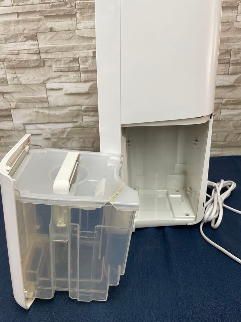 シャープ　SHARP 除湿機 CV-J71-W