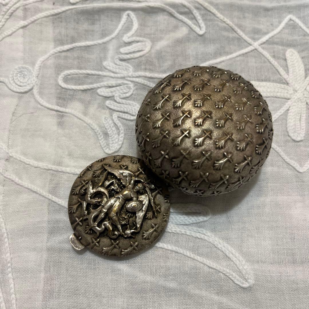 フランスアンティーク　天使　モンサンミッシェルの小箱　ピルケース