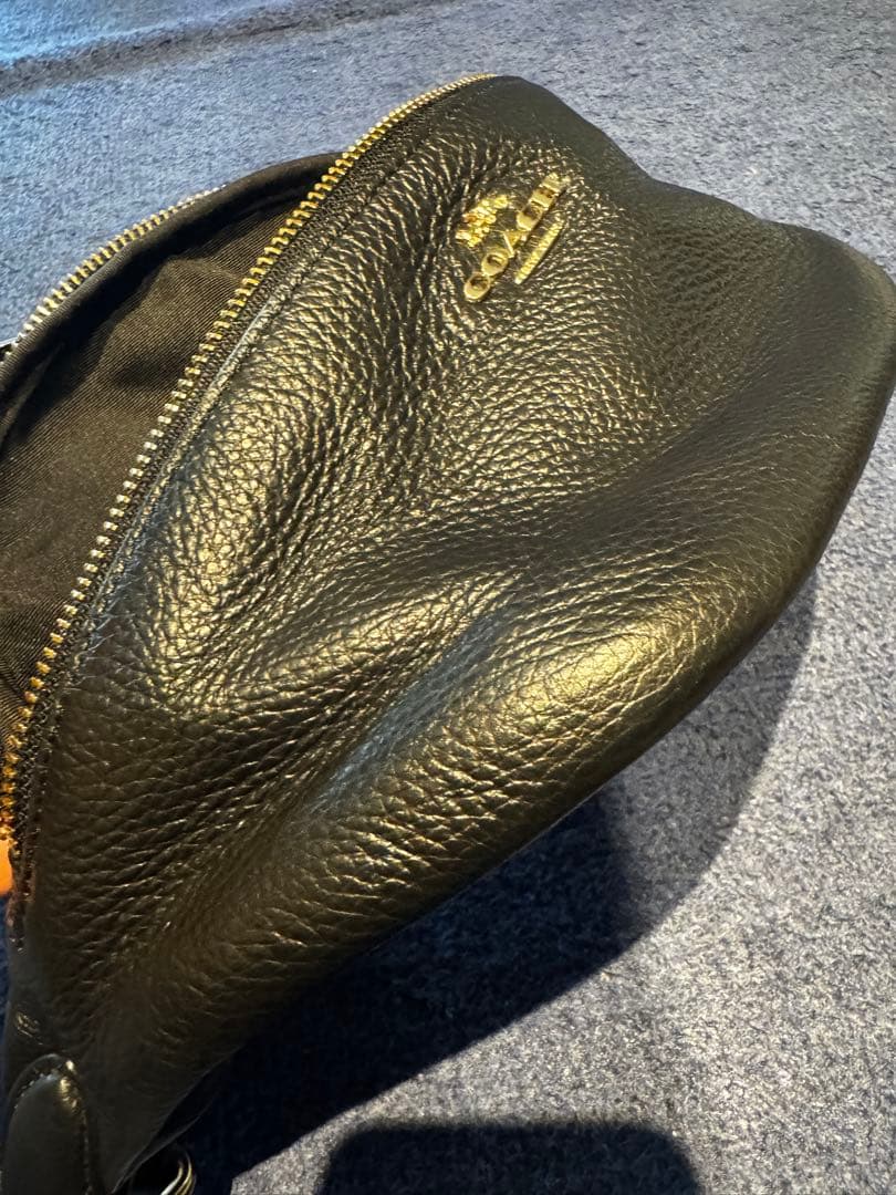 COACH ブラックレザー ボディバッグ