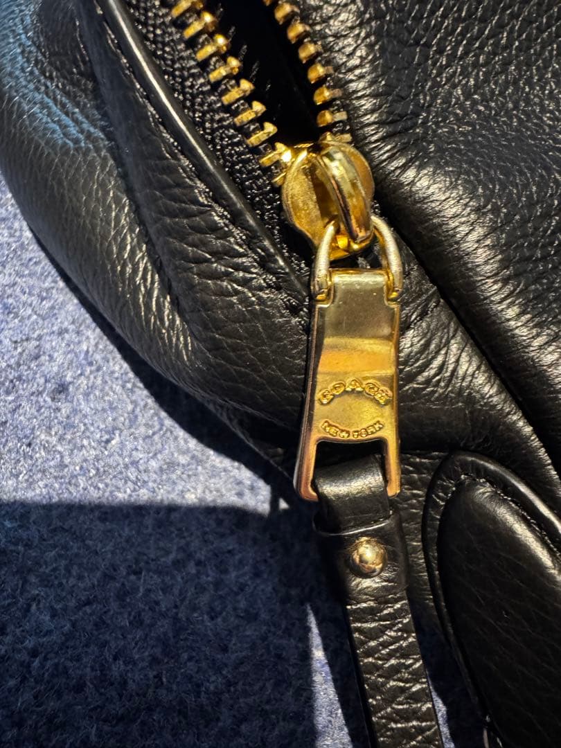 COACH ブラックレザー ボディバッグ