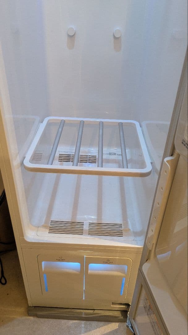 ｌｇスタイラー2020年製　電気式衣類乾燥機 吊り下げ式 スリムデザイン