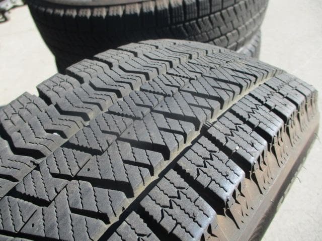 送料込み☆良品　ブリヂストンスタッドレス 175/65R15☆フィット・アクア