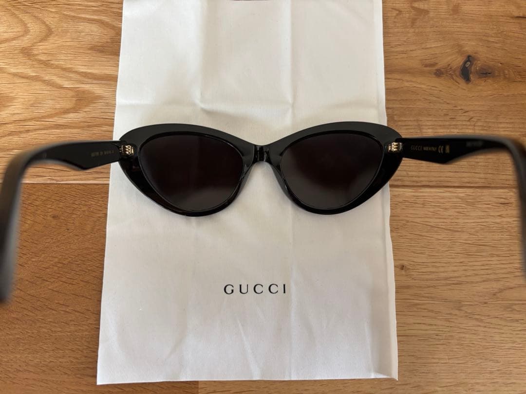 ⭐︎：【新品未使用】GUCCI キャットアイサングラス※鑑定書カード付