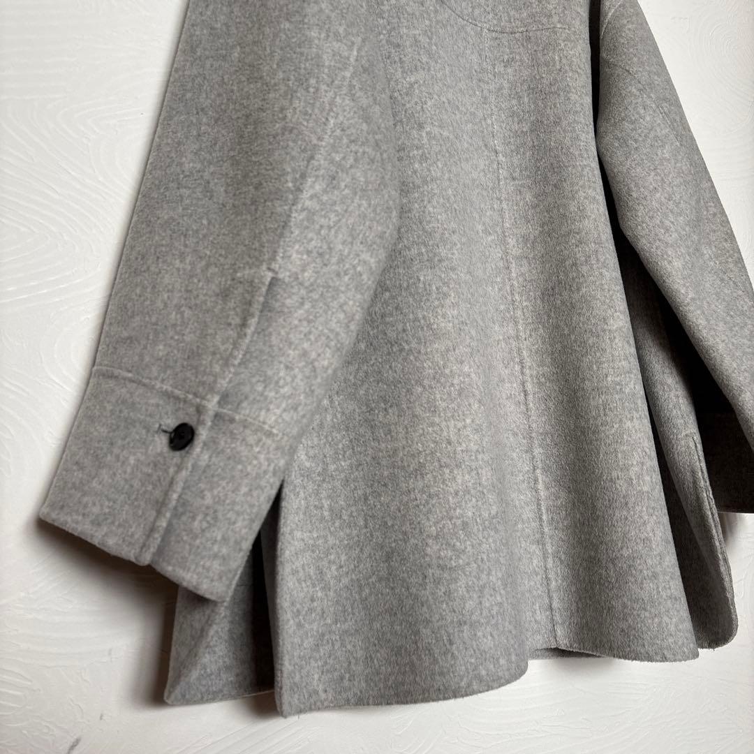 アダムエロペ　ウールリバーショートコート　グレー