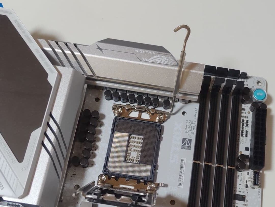 ASUS ROG Z890-A GAMING WiFi S 吹雪