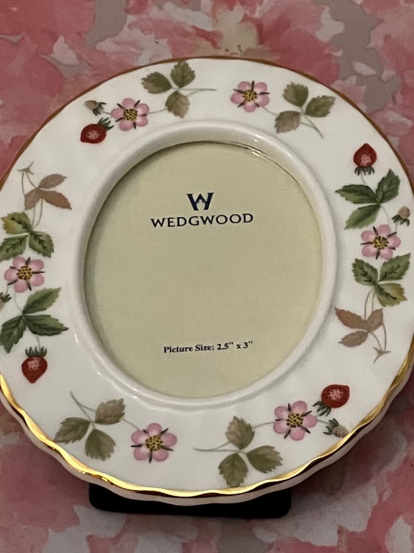 【美品】ウェッジウッド写真たてミニサイズ手のひら位のサイズ感
