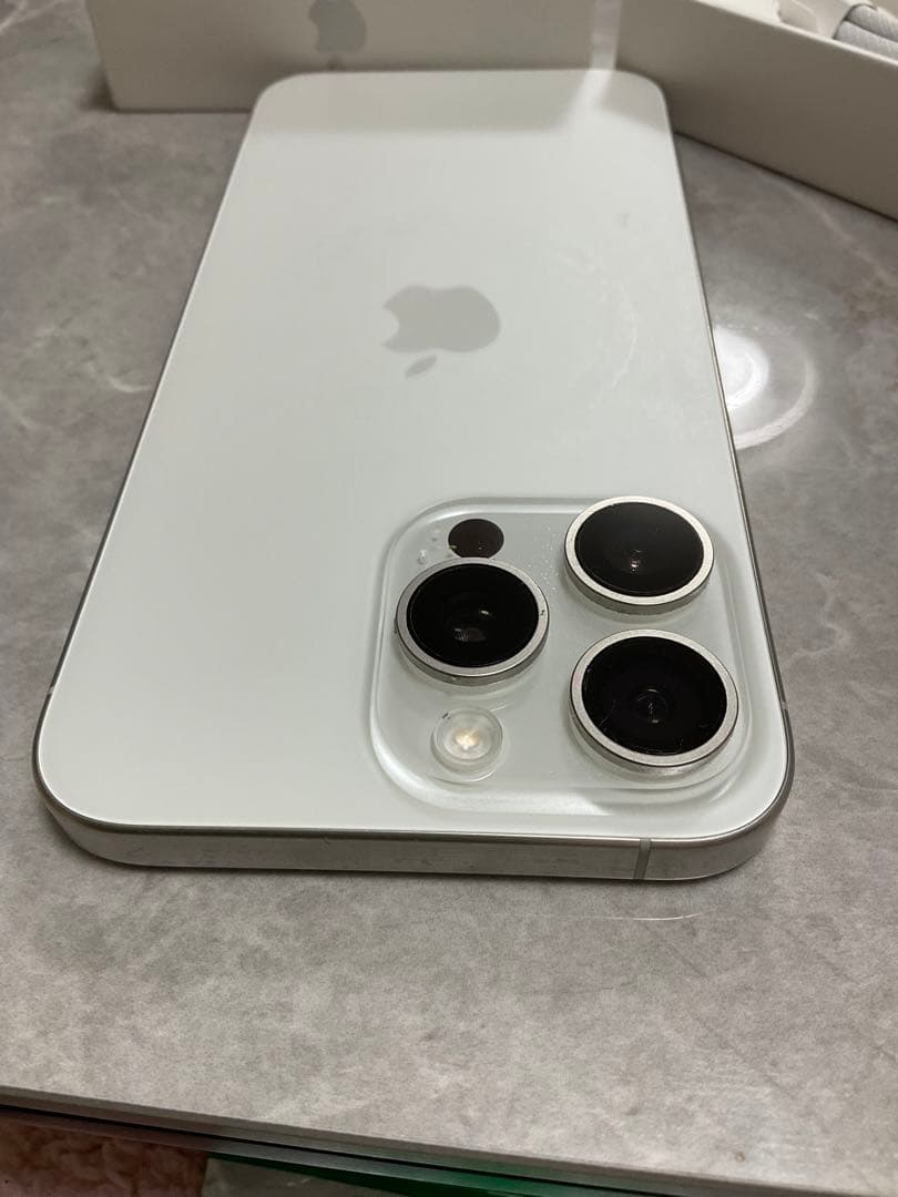 iPhone15ProMax 256GB SIMフリー 本体 美品 ホワイト