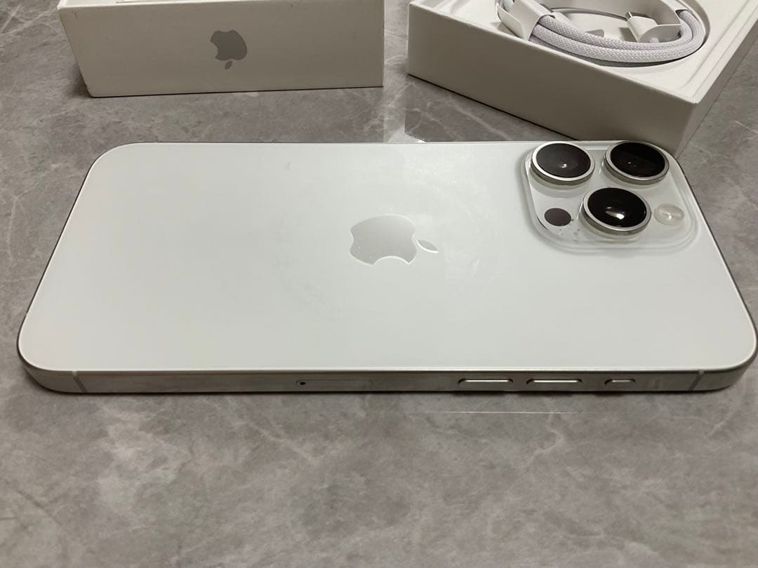 iPhone15ProMax 256GB SIMフリー 本体 美品 ホワイト