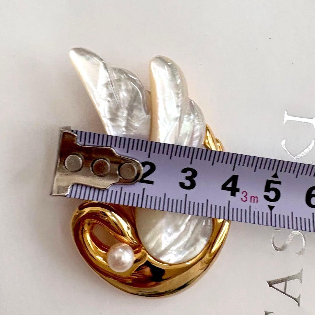 TASAKI タサキ マザーオブパール　アコヤ真珠　スワンモチーフ SVブローチ