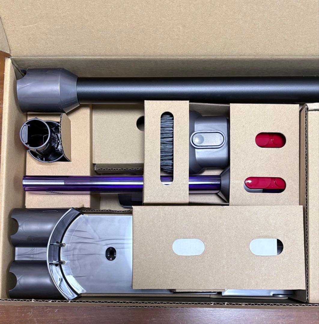 【出品11月まで】Dyson V8 slim fluffy コードレスクリーナー