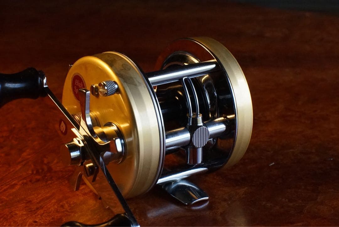 ABU アンバサダー 5500 メンテ済 フレーム修正済 シャンパンゴールド